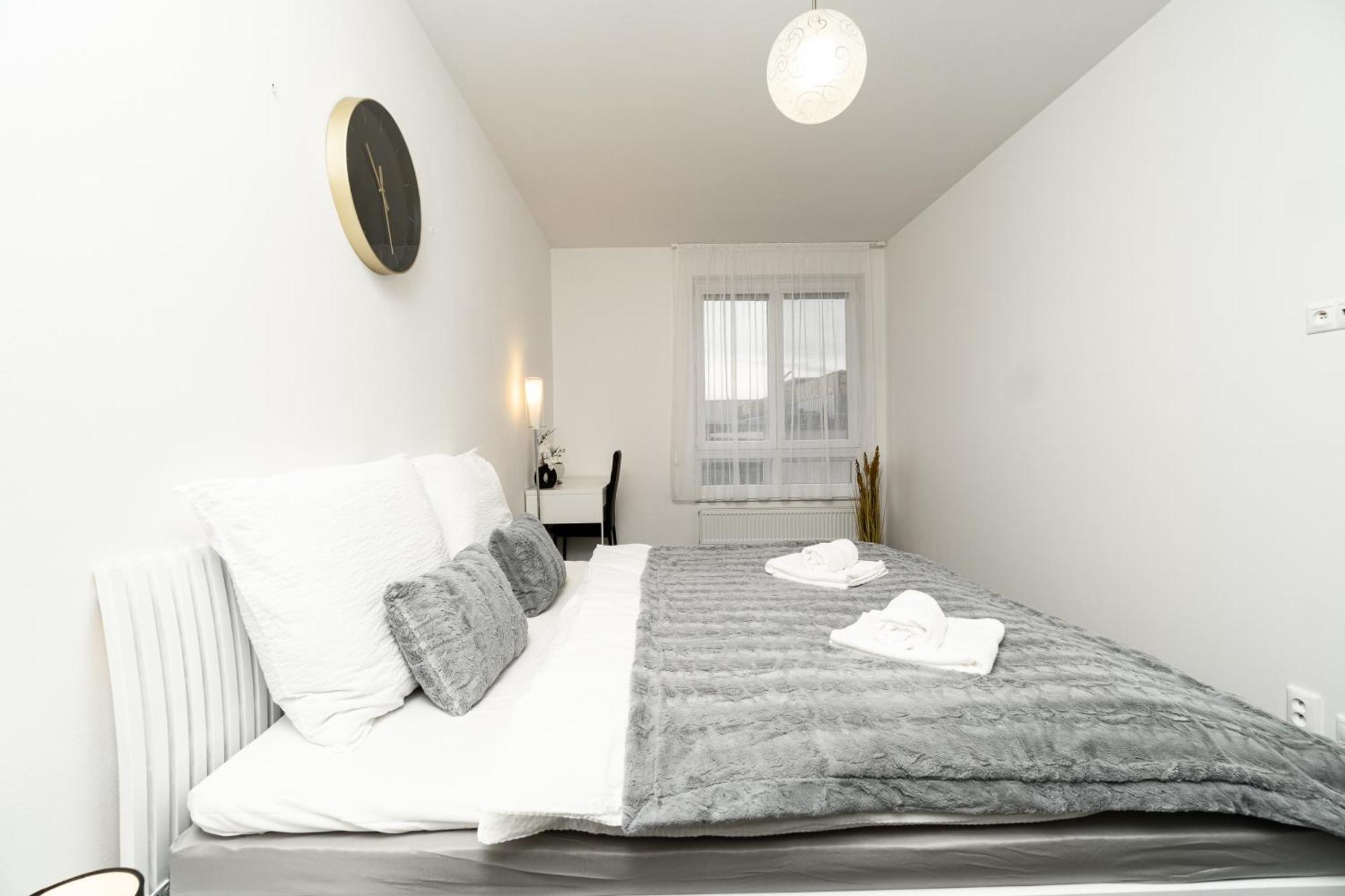 Bnb New Beautiful Apartment In The Center Of Ostrava With Option Garage Parking Eksteriør bilde