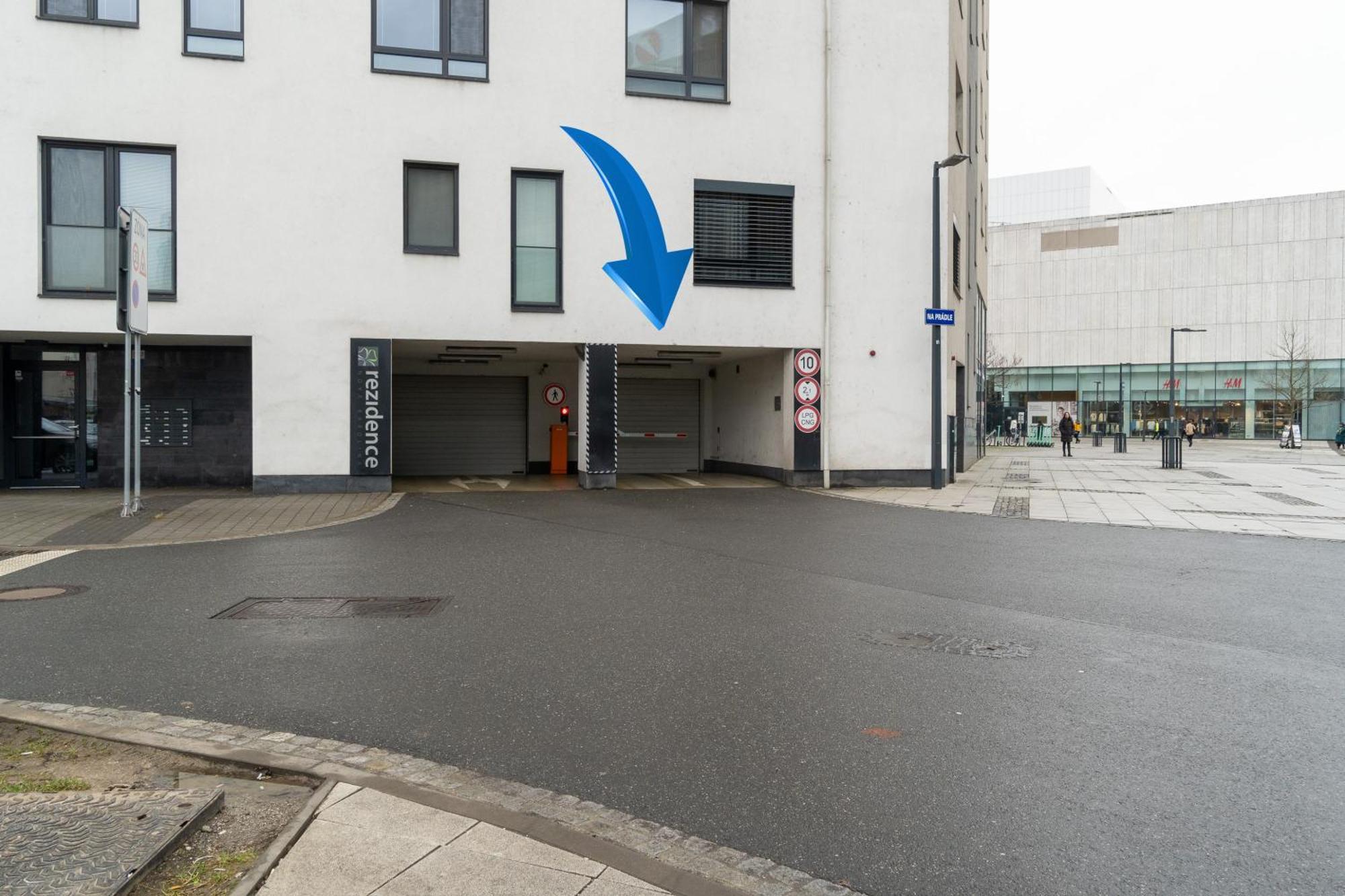 Bnb New Beautiful Apartment In The Center Of Ostrava With Option Garage Parking Eksteriør bilde