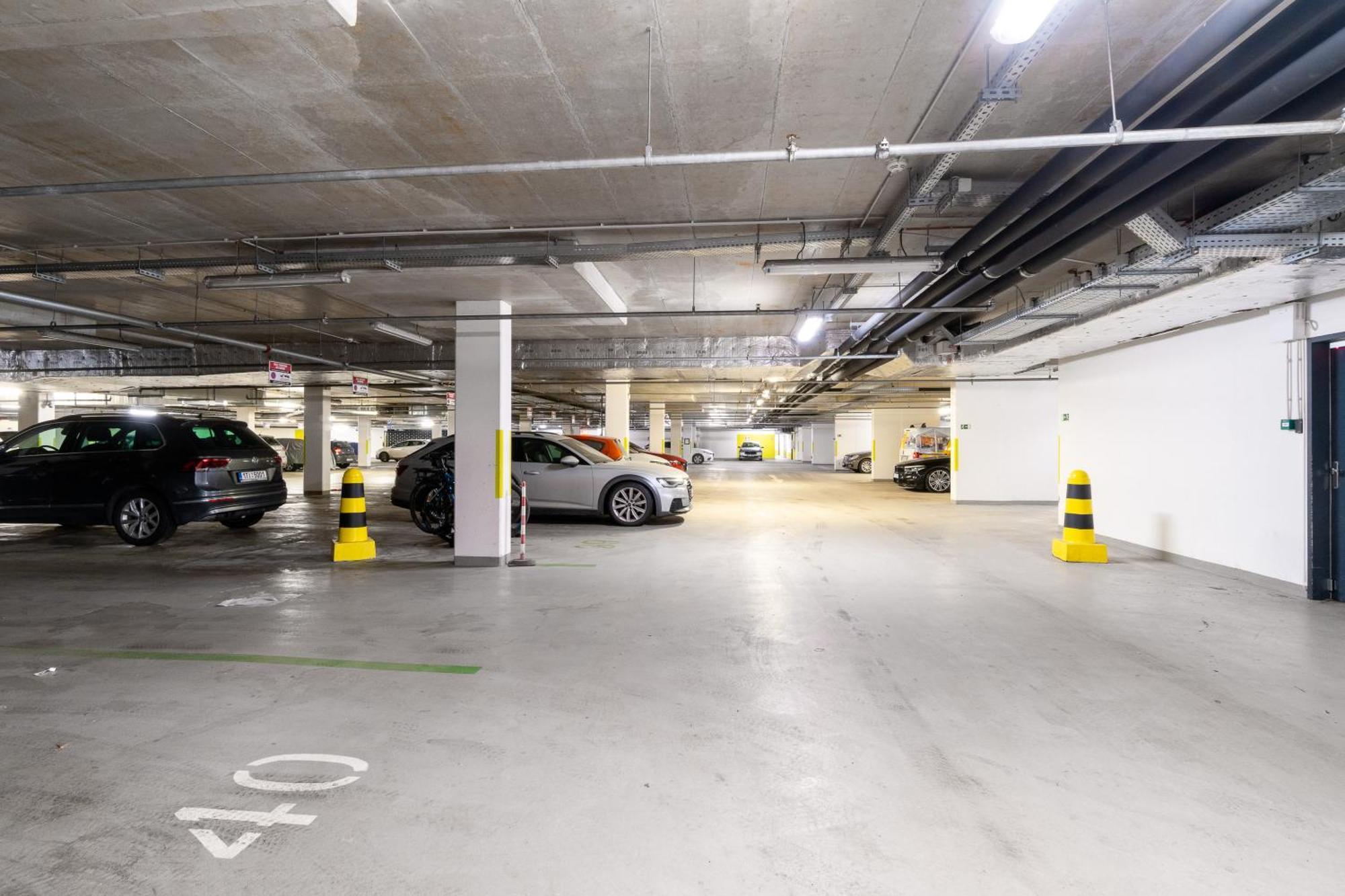 Bnb New Beautiful Apartment In The Center Of Ostrava With Option Garage Parking Eksteriør bilde